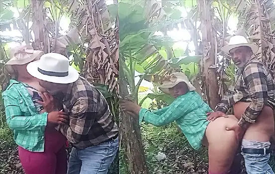 Campesina Colombiana Deja Que El Jefe Folle Su Culo en EL Platanal