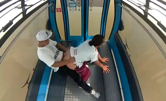 Pareja teniendo sexo en el Aerovia de Guayaquil Ecuador