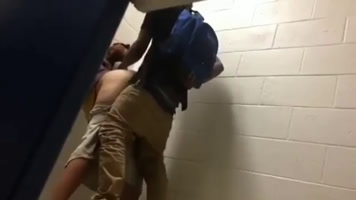 Estudiante echando un rapidito antes de clases