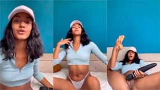 Flaca dominicana se mete un juguete de 19 pulgadas por su culo