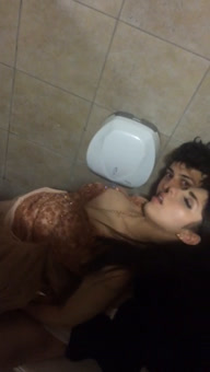 Pillaron al jefe echandole un polvo a la empleada