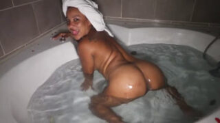 Vuelve el Gringo a Rapar con otra Chapiadora Dominicana