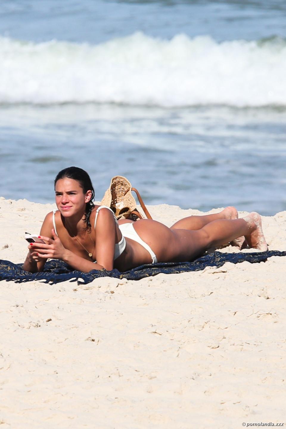 Bruna Marquezine captada en bikini en la playa - Foto 247492