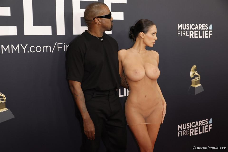 Bianca Censori luciendo Grammy con vestido transparente - Foto 246389