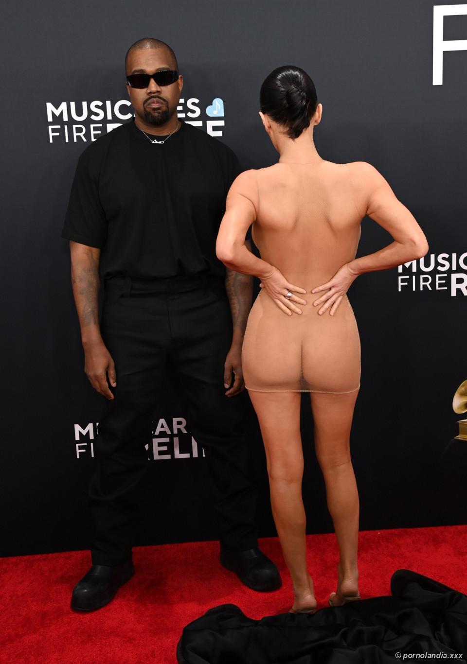 Bianca Censori luciendo Grammy con vestido transparente - Foto 246396