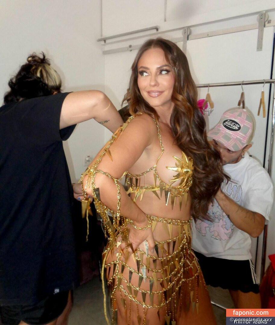 Paolla Oliveira desnuda en sensuales fotos y poses - Foto 242857