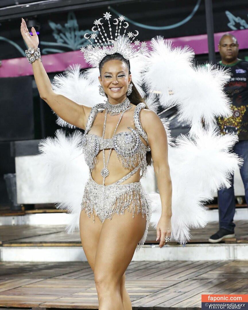 Paolla Oliveira desnuda en sensuales tomas y poses - Foto 242872