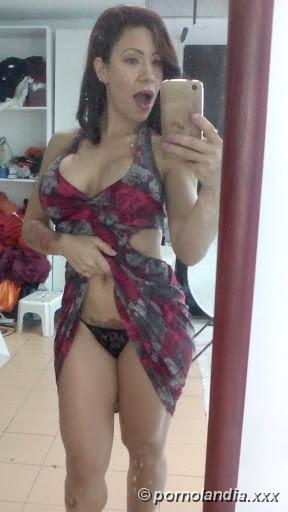 Jovencita cachonda mostrando su coño - Foto 192163