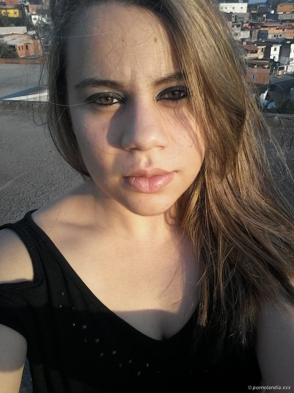 Gordita con el coño hinchado en fotos amateur - Foto 66537