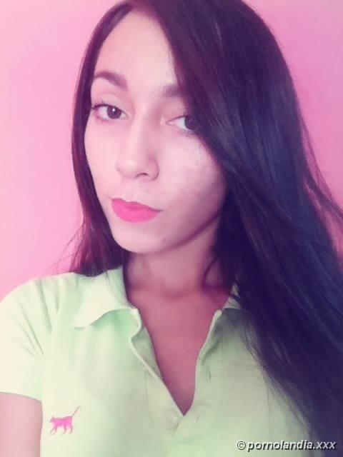 Delicia de 19 años cayó en fotos quejándose - Foto 56755