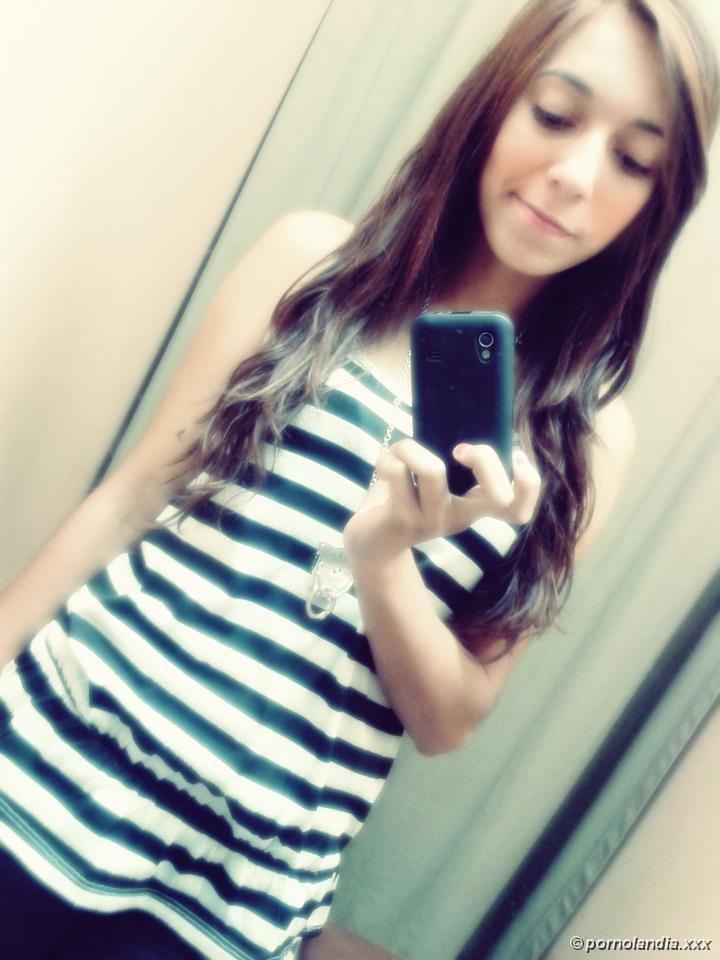 Delicia de 19 años cayó en fotos quejándose - Foto 56770