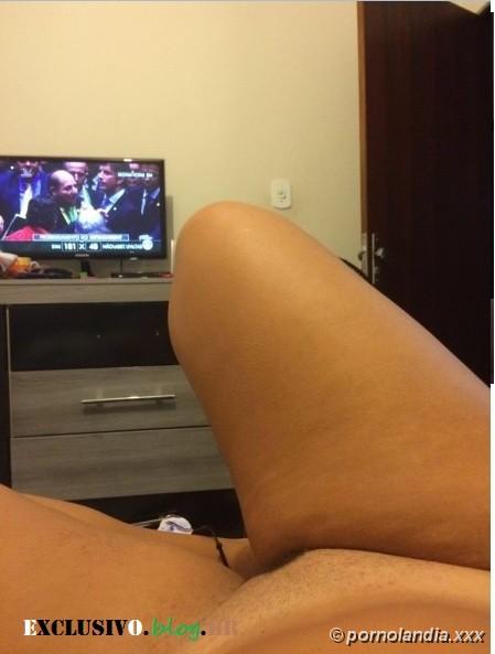 Chica joven caliente viendo impeachment desnuda - Foto 51811