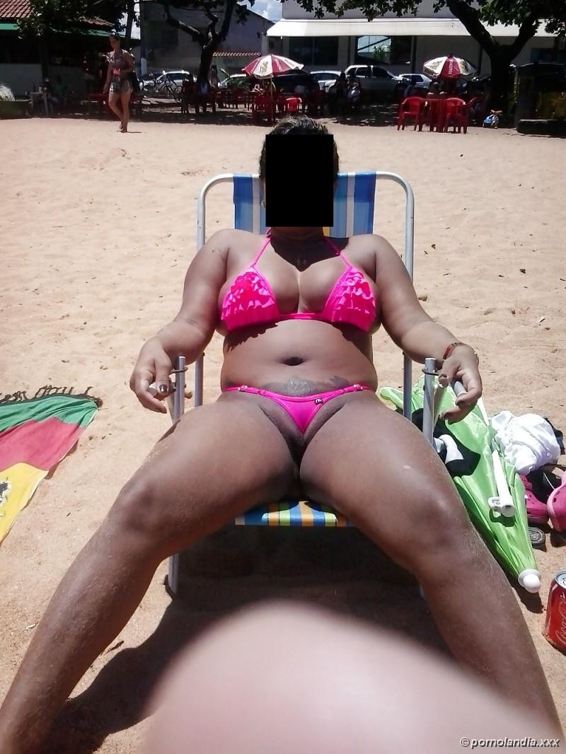Puta en la playa con bikini golpeada en el coño - Foto 35974