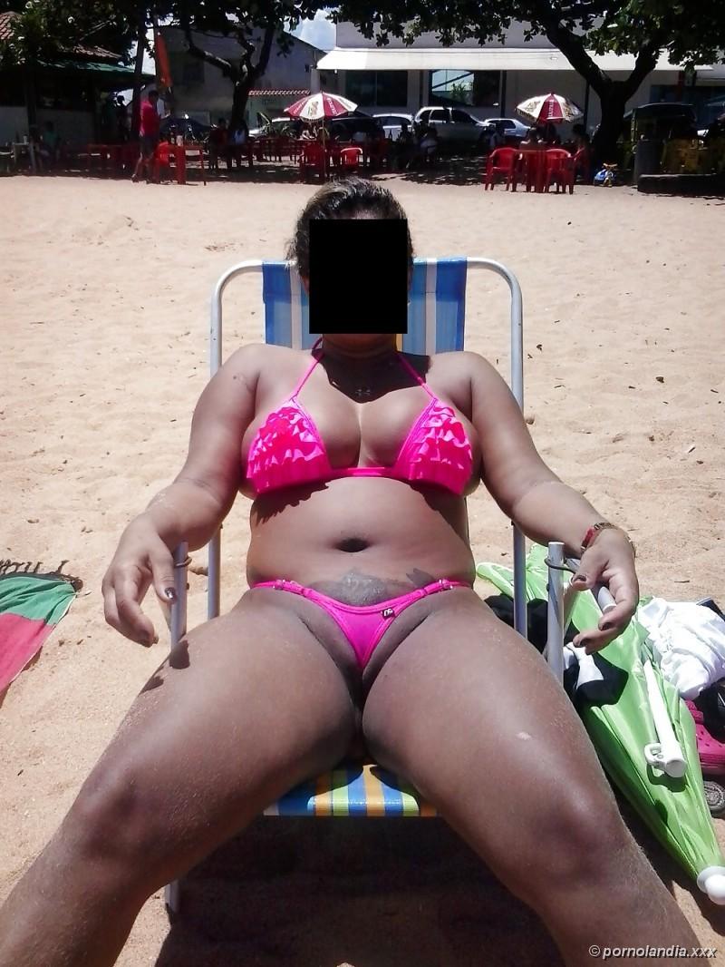 Puta en la playa con bikini golpeada en el coño - Foto 35976