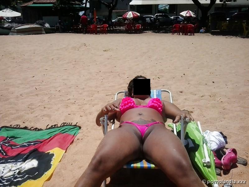 Puta en la playa con bikini golpeada en el coño - Foto 35977