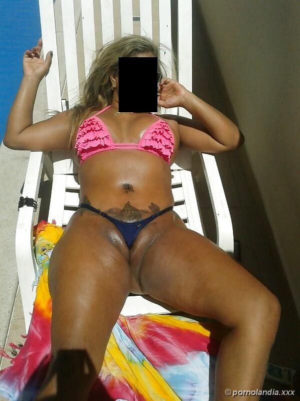 Puta en la playa con bikini golpeada en el coño - Foto 35979