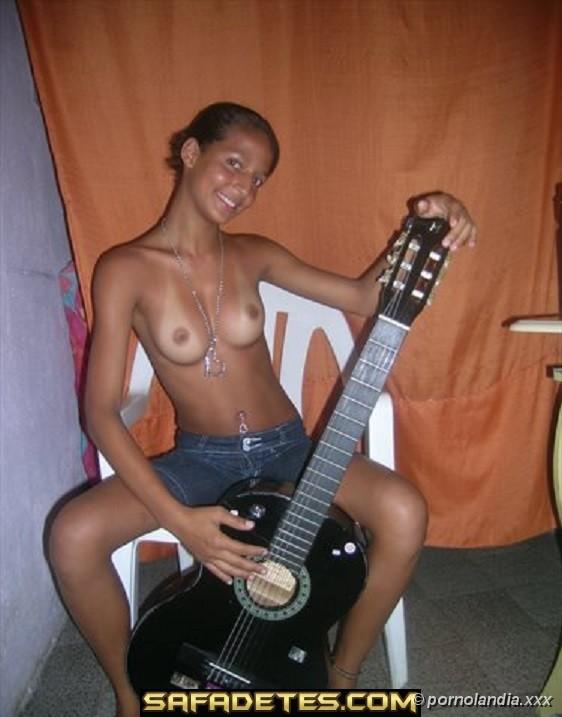 TOCANDO LA GUITARRA - Foto 33468