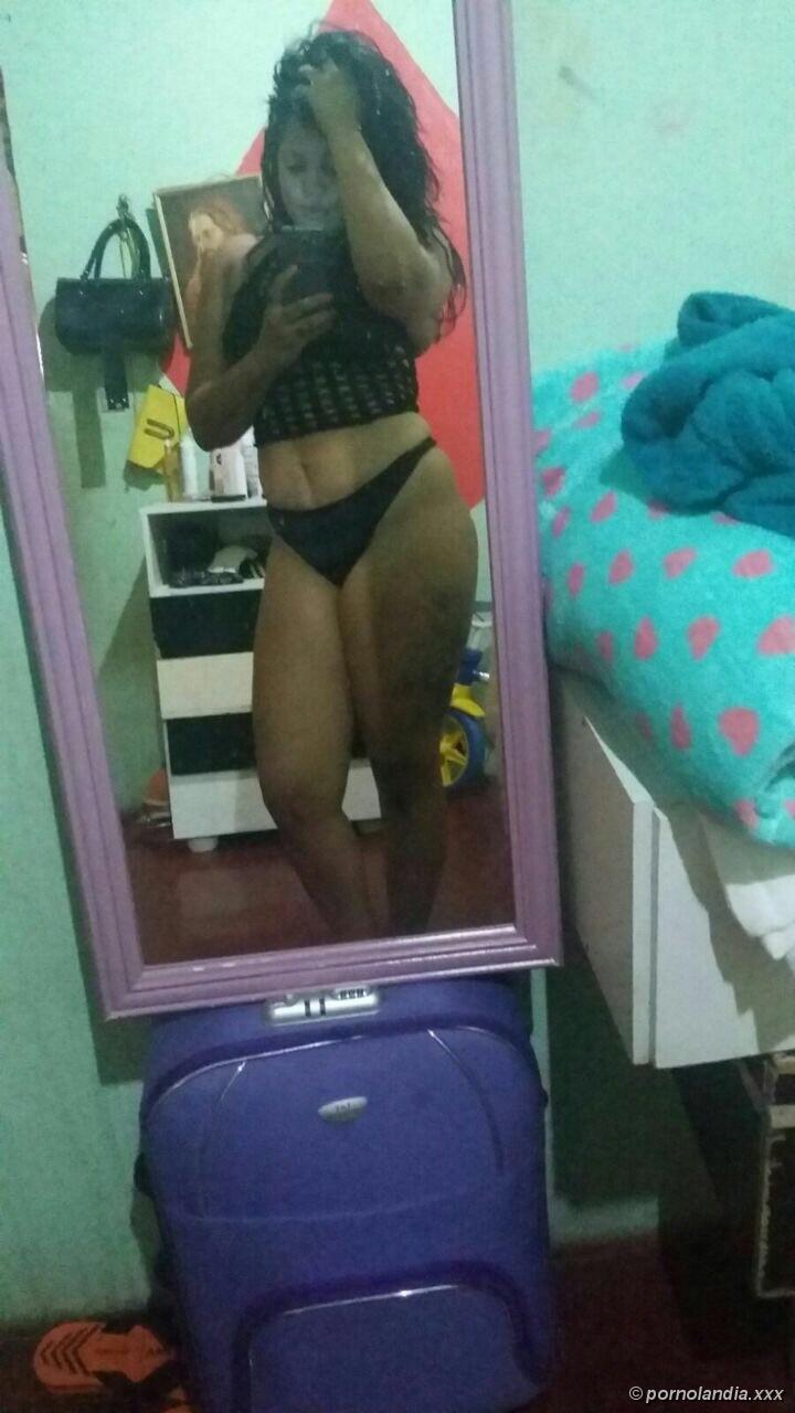 Morena cachonda con un gran culo cayó en fotos amateur - Foto 22105