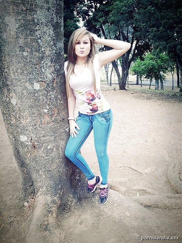 Hermosa joven costarricense cayó desnuda en la red - Foto 19054