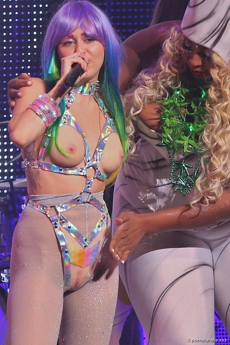 Miley Cirus siendo follada en un show en vivo - Foto 18195