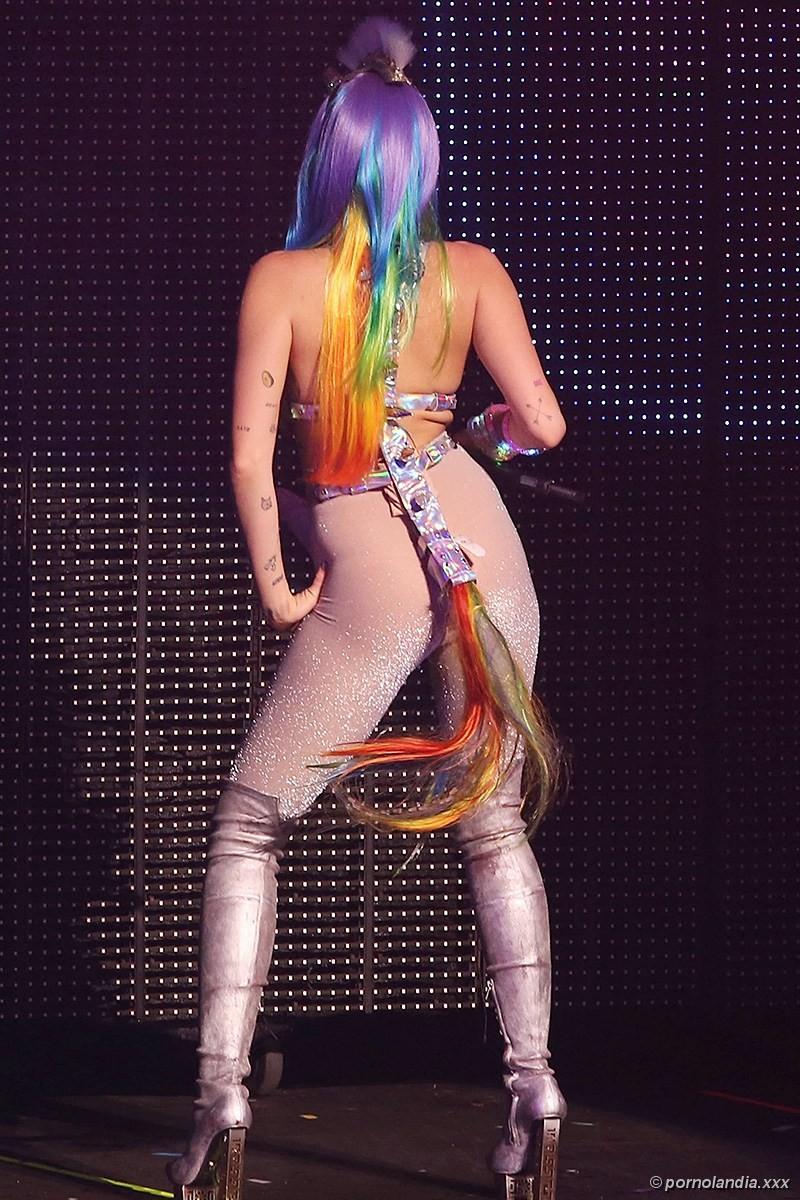 Miley Cirus siendo follada en un show en vivo - Foto 18199