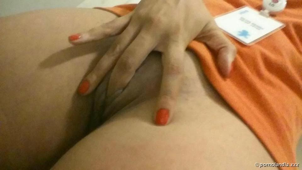 Asistente de Vivo que tomó fotos desnuda en el trabajo cayó en la red - Foto 17416