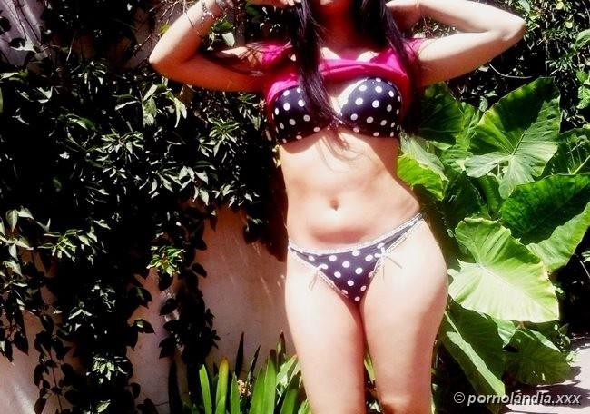 Deliciosa japonesa blanca desnuda en el patio trasero - Foto 15677