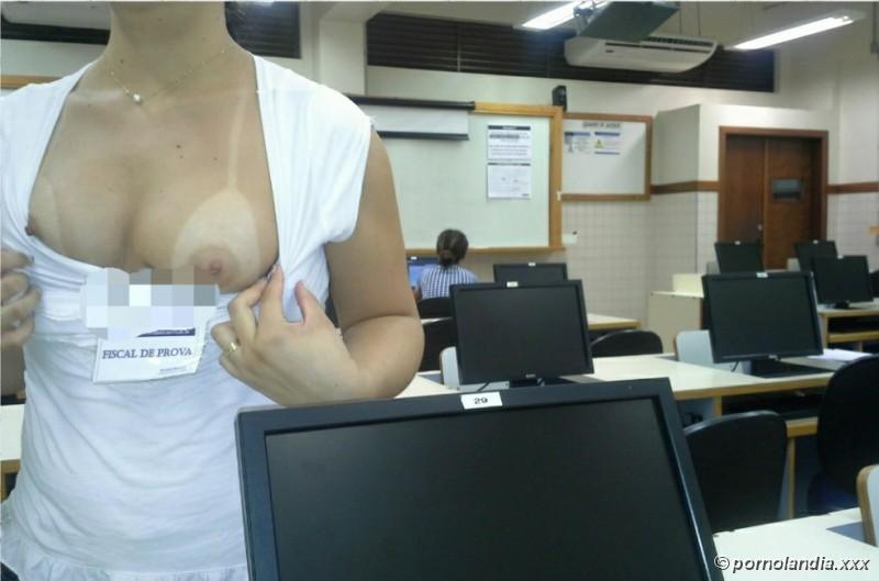 Rubia inspectora de pruebas tomó fotos desnuda - Foto 13803