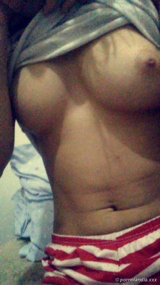 Joven de Curitiba cayó desnuda en la red - Foto 11025