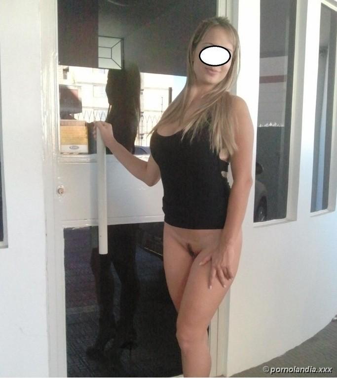 Esposa rubia tetona cachonda se muestra en fotos caseras - Foto 10862