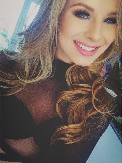 Espectáculo de una rubia caliente desnuda en línea - Foto 8864