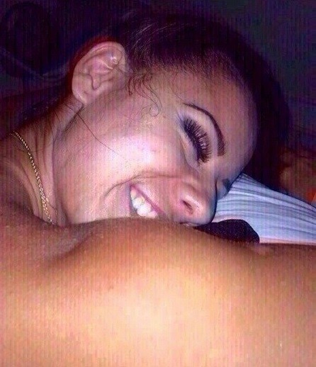 Panicat Aricia Silva se conectó desnuda en fotos amateur - Foto 7873