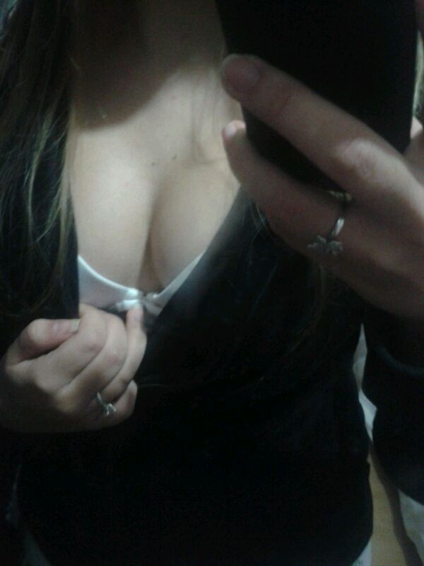 Rubia cachonda se tomó fotos sexys en el dormitorio - Foto 7718