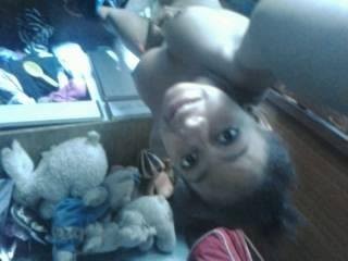 Chica traviesa y caliente con el coño peludo - Foto 7148