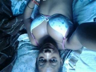 Chica traviesa y caliente con el coño peludo - Foto 7154