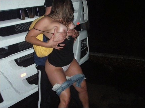 A esta bombón le encanta quejarse y salir de fiesta con sus amigas - Foto 5884