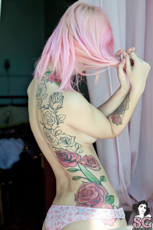 Emo blanca tatuada desnuda - Suicide Girls - Foto 4926