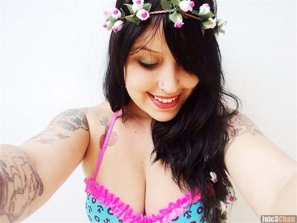 Hermosa emo Andressa con tatuajes se conectó desnuda - Foto 4057