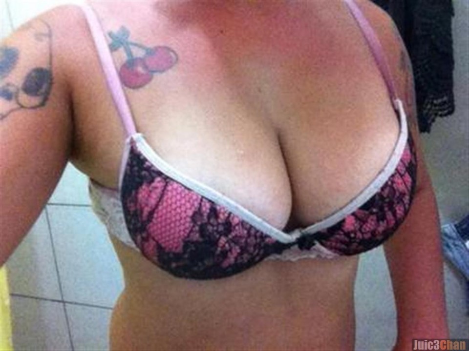 Hermosa emo Andressa con tatuajes se conectó desnuda - Foto 4059