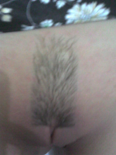 Se afeitó su delicioso coño para que su marido pudiera tomarse fotos - Foto 3555