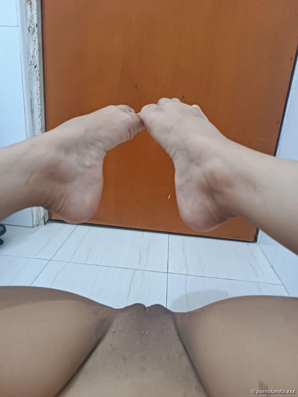 Morena de concha peluda le gusta estar desnuda - Foto 250034