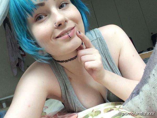 Emo Novinha con cabello azul en fotos desnuda - Foto 25340
