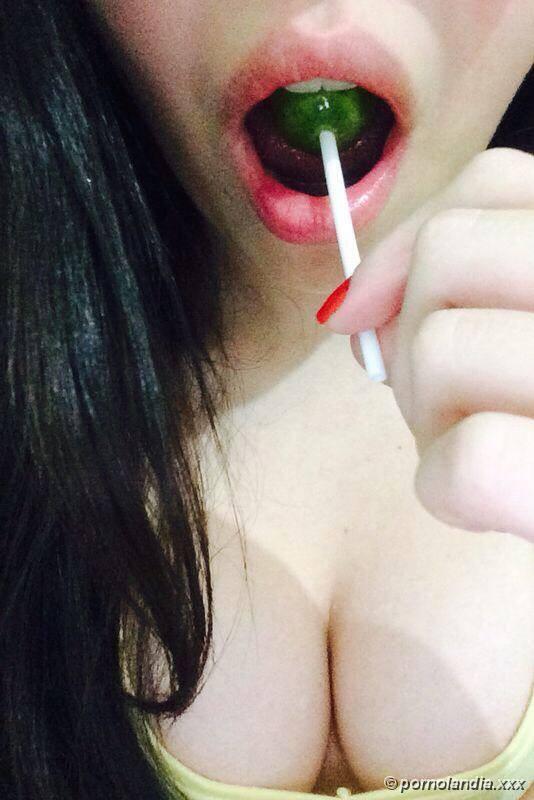 Chica blanca desnuda muy caliente llega a internet - Foto 21951