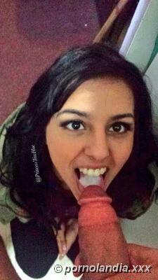 Esta morena caliente chupa verga - Foto 180692