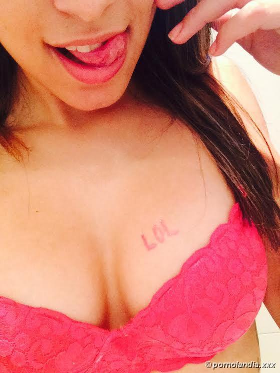 Santinha se tomó una selfie de su pecho para LOL - Foto 20086