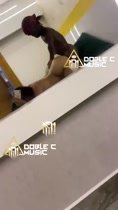 EL ENANO MATON SINGANDO CON UNA PERRITA