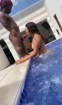 El enano que tiene el guebo más grande que él, matón.