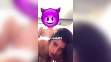 La hija de Luis Polonia haciendo trio