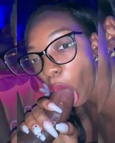 Morena dominicana le gusta mamar guebo
