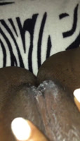 Negra de rica panocha que hace sus cosas por dinero